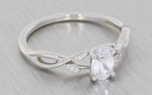 Organic Oval diamond crossover engagement ring - Portfolio